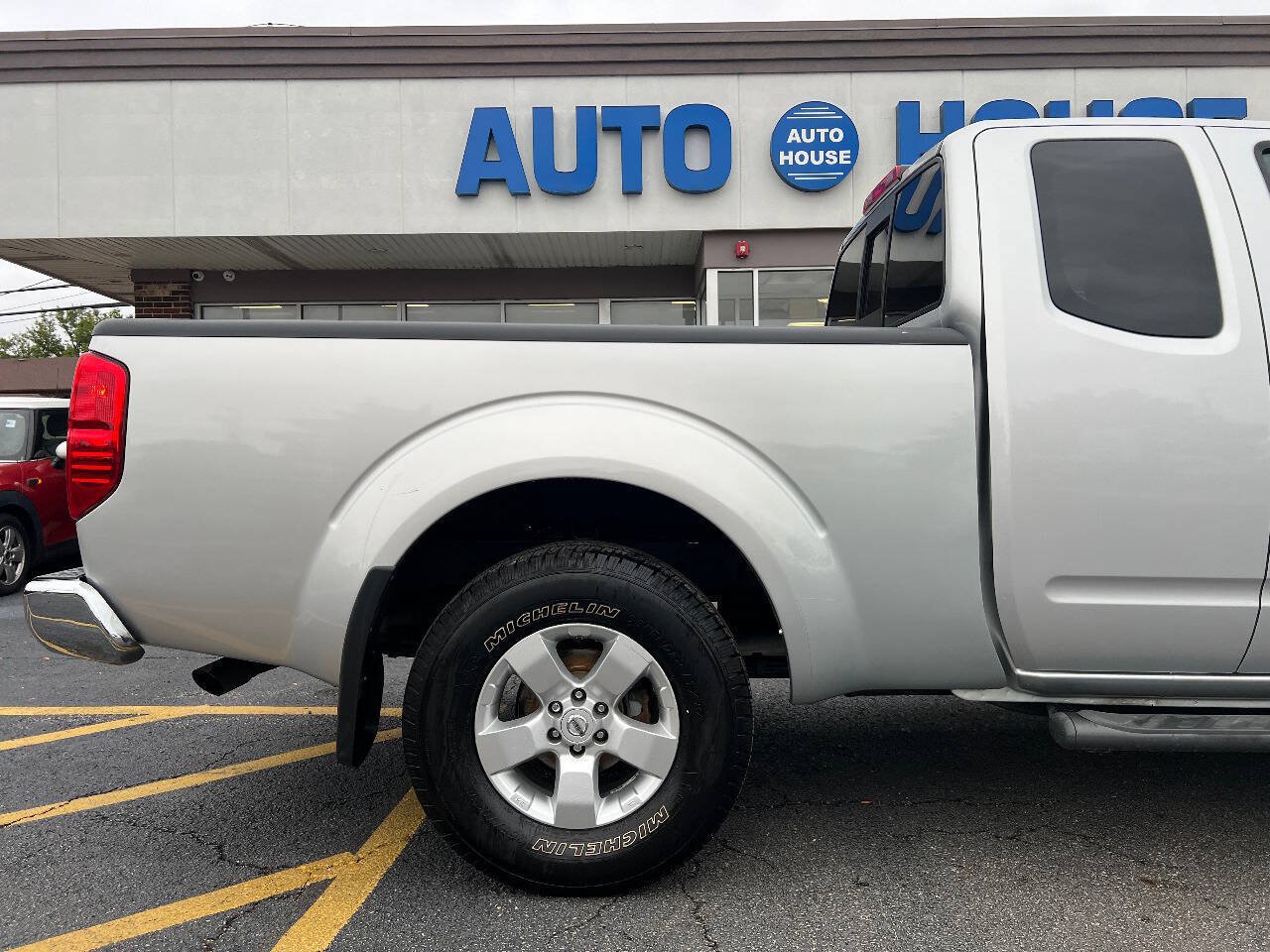 Used 2009 Nissan Frontier SE w/ SE Value Truck Pkg AWD/4WD image 38