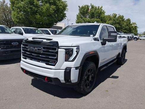 Used 2025 GMC Sierra 3500 AT4 w/ AT4 Preferred Package image 11