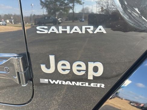 Used 2023 Jeep Wrangler Sahara image 6