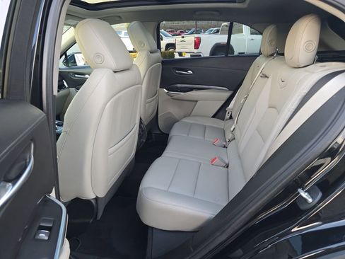 Used 2021 Cadillac XT4 Luxury w/ Cold Weather Package image 27