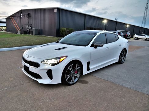 Used 2018 Kia Stinger GT2 image 1