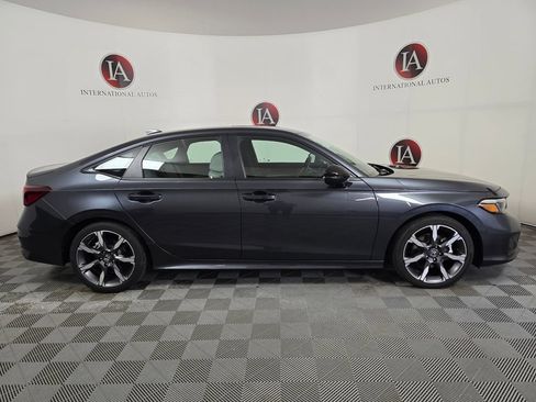 Used 2025 Honda Civic Sport image 3