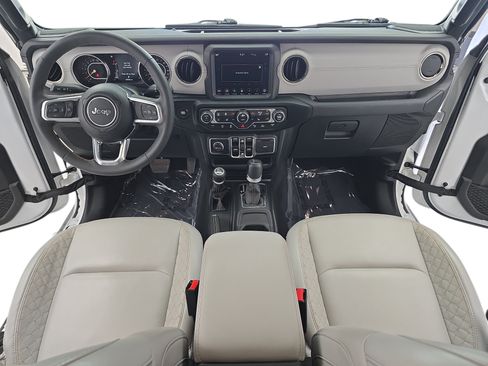 Used 2023 Jeep Gladiator Overland AWD/4WD image 9