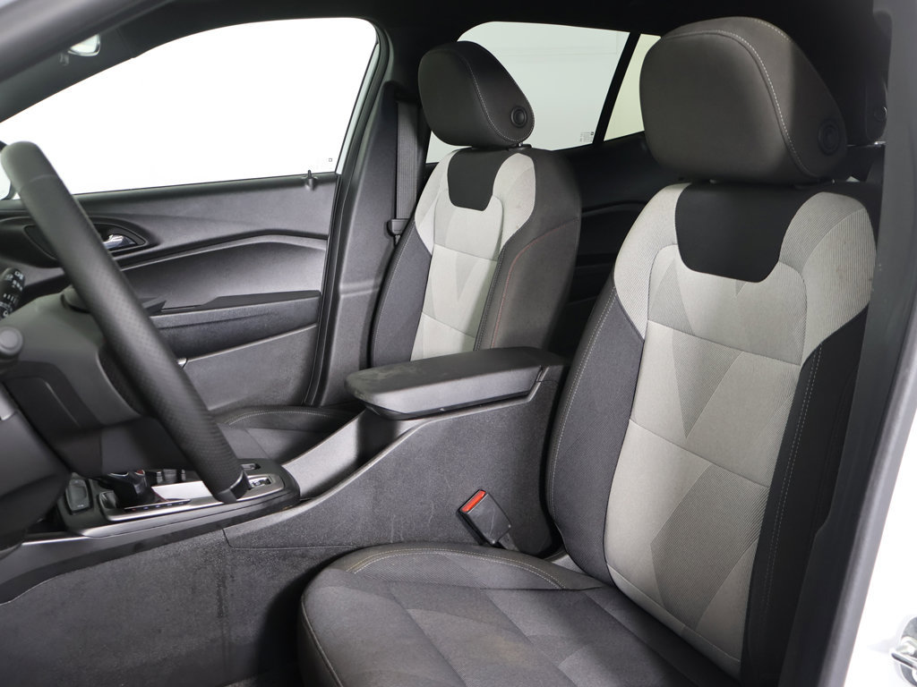 Used 2025 Chevrolet Trax RS w/ Driver Confidence Package FWD image 26
