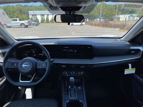 New 2025 Nissan Kicks SV w/ SV Premium Package image 6