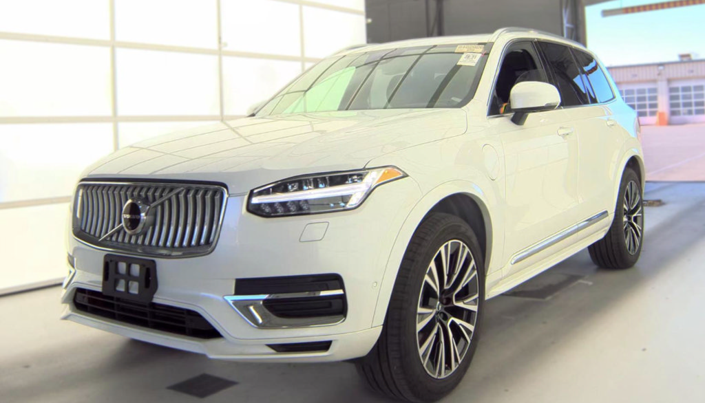 Used 2025 Volvo XC90 T8 Plus w/ Protection Package Premier AWD/4WD image 1