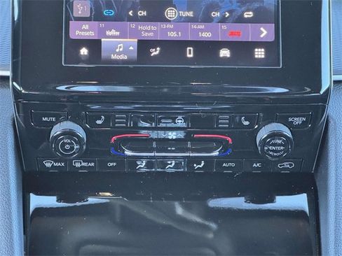 New 2025 Jeep Grand Cherokee L Laredo image 5