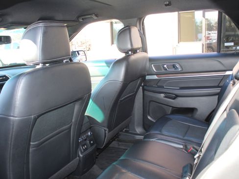 Used 2017 Ford Explorer Limited image 27