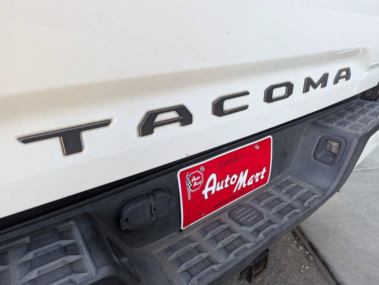 Used 2018 Toyota Tacoma TRD Sport w/ Technology Package AWD/4WD image 24
