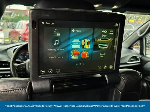 Used 2021 Chrysler Pacifica Touring-L w/ Uconnect Theater Family Group FWD image 34