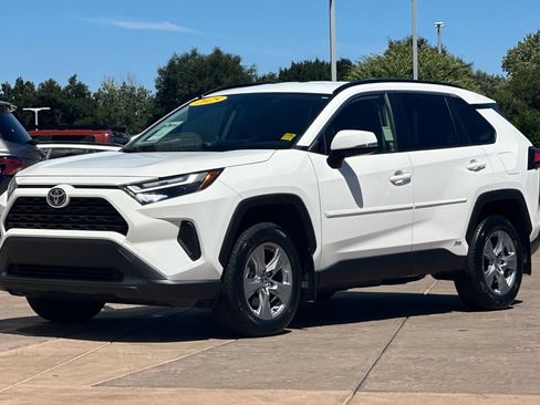 Used 2025 Toyota RAV4 XLE AWD/4WD image 8