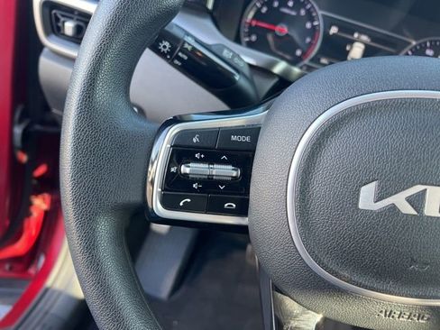 Used 2022 Kia Sorento LX image 14