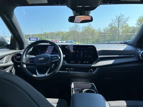 Used 2025 Chevrolet Equinox LT image 5