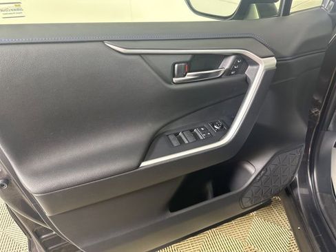 Used 2023 Toyota RAV4 XSE AWD/4WD image 12