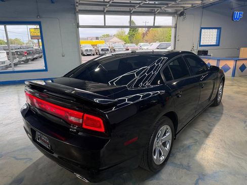 Used 2014 Dodge Charger SXT RWD image 14
