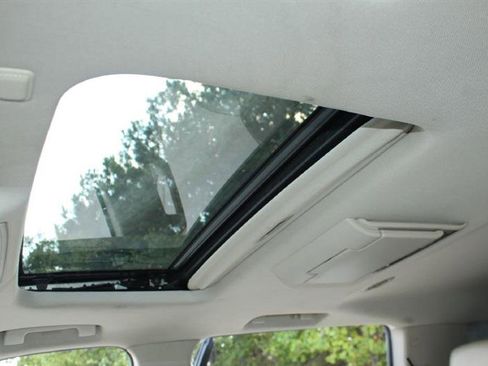 Used 2015 Cadillac Escalade ESV Luxury image 27