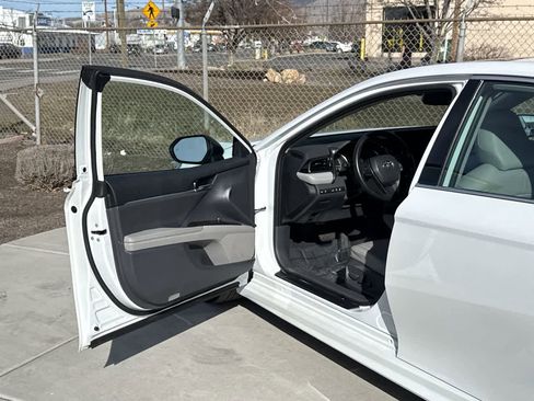 Used 2021 Toyota Camry XSE w/ Navigation Upgrade Package image 10