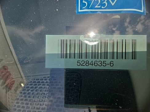 Used 2023 Chrysler Pacifica Touring-L FWD image 9