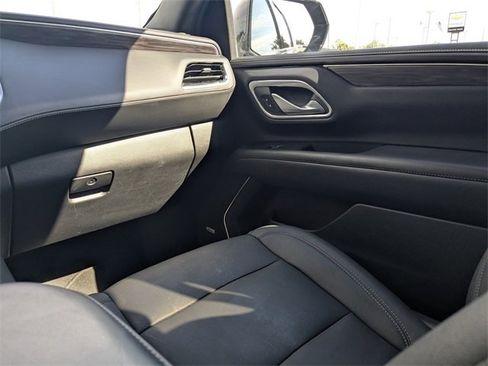 Used 2023 Chevrolet Suburban LT image 19