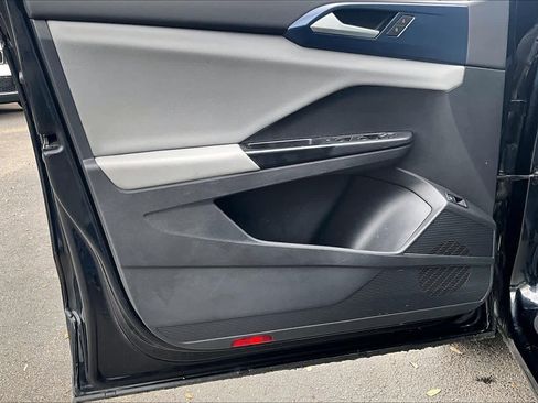 Used 2022 Volkswagen Taos SE w/ IQ.Drive SE Package image 22