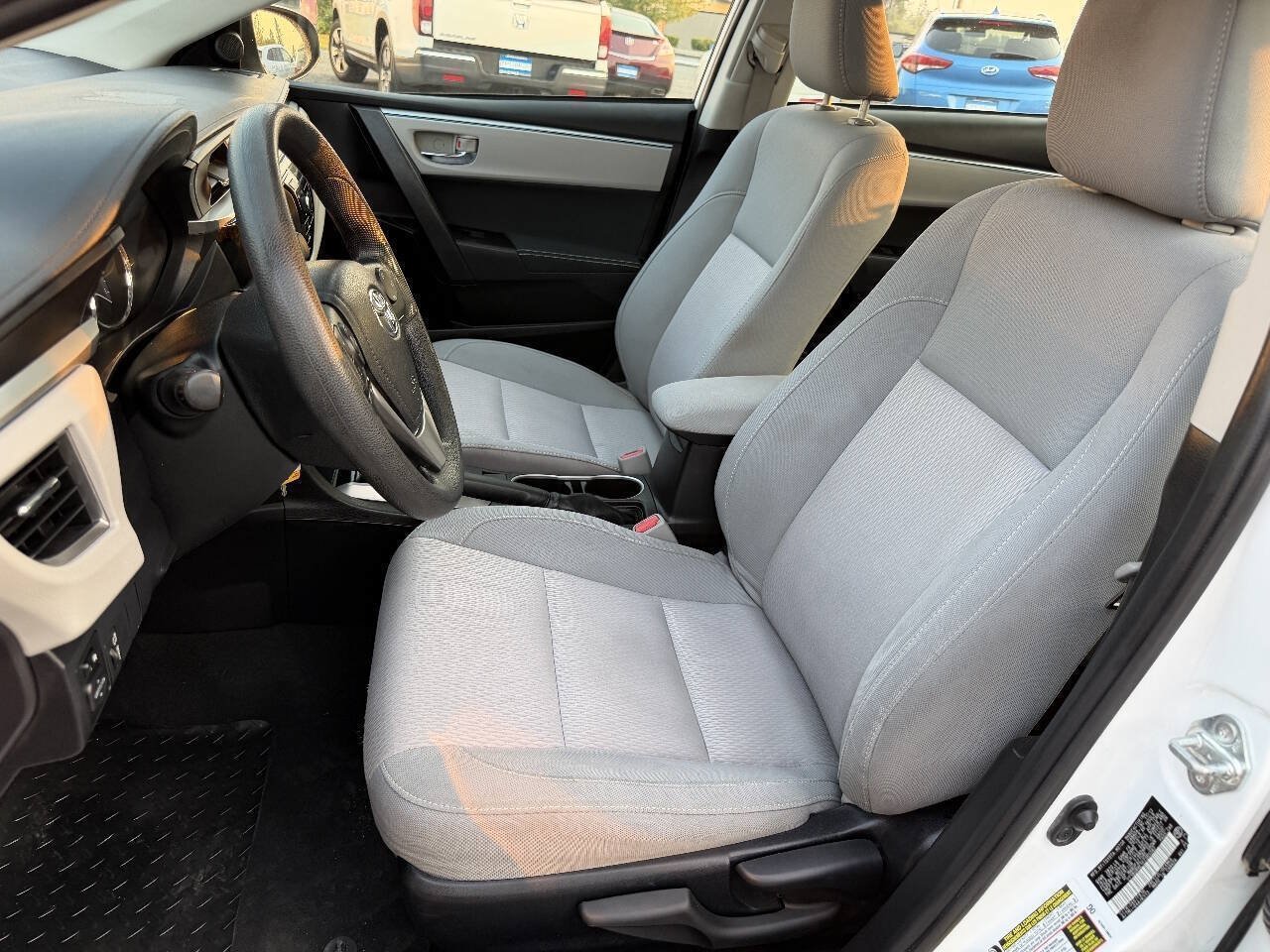 Used 2014 Toyota Corolla LE FWD image 15