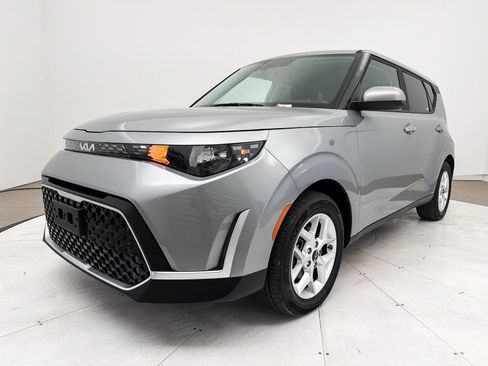 Used 2023 Kia Soul LX w/ LX Technology Package FWD image 11