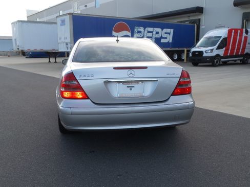 Used 2004 Mercedes-Benz E 500 4MATIC Sedan image 5