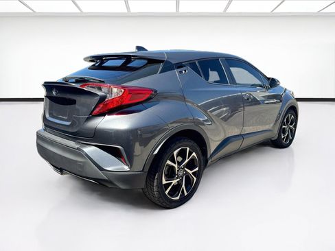 Used 2019 Toyota C-HR XLE FWD image 4