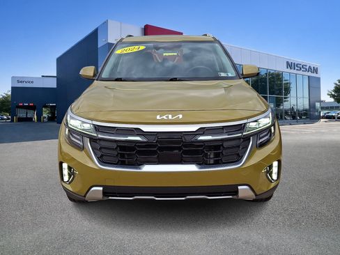 Used 2024 Kia Seltos SX w/ SX Sunroof Package AWD/4WD image 2