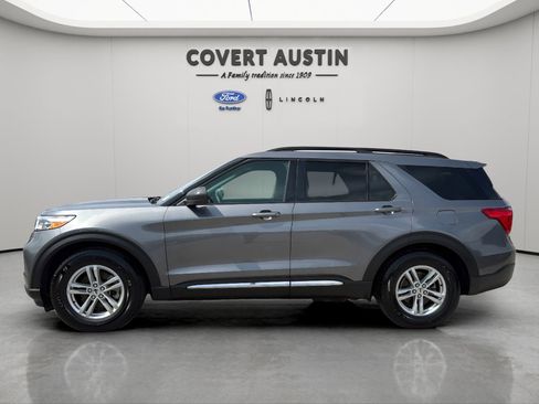 Used 2021 Ford Explorer XLT RWD image 2