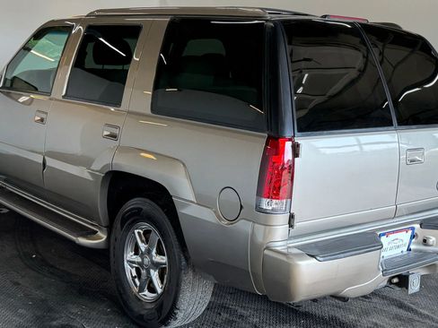 Used 2000 Cadillac Escalade 4WD image 7