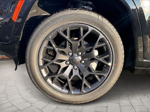 New 2025 Jeep Grand Cherokee Summit image 13