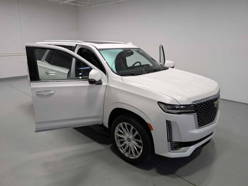 Used 2023 Cadillac Escalade Premium Luxury AWD/4WD image 17