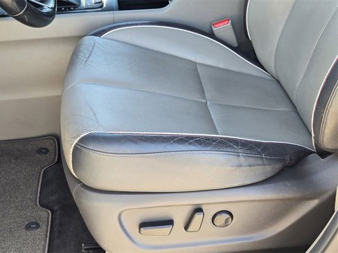 Used 2017 Kia Sedona LX w/ LX Essentials Premium Package image 23