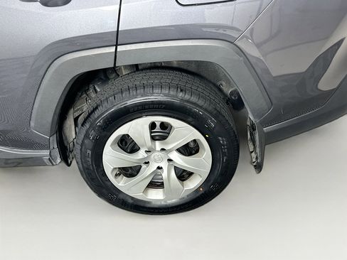 Used 2021 Toyota RAV4 LE FWD image 11