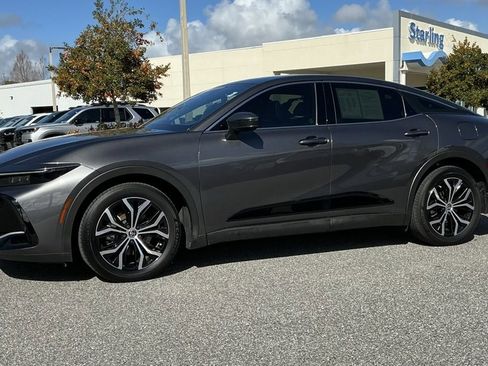 Used 2023 Toyota Crown XLE image 2