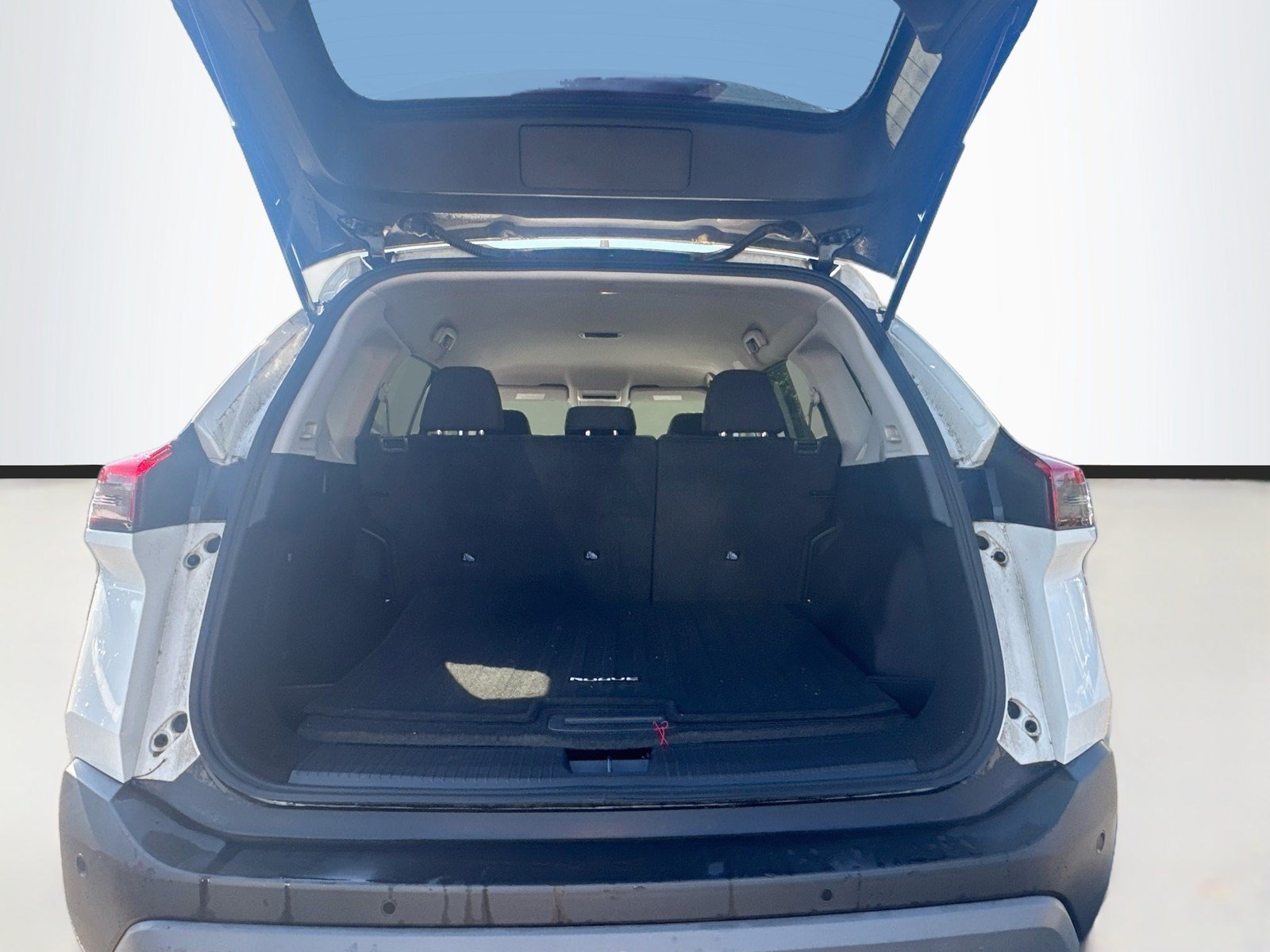 Used 2023 Nissan Rogue S FWD image 24