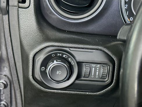 Used 2022 Jeep Wrangler Unlimited Sport image 17