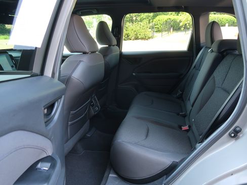 Used 2026 Subaru Forester Premium AWD/4WD image 30
