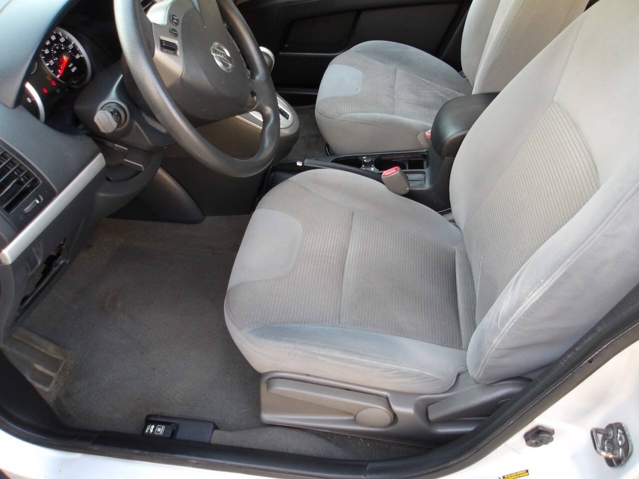 Used 2010 Nissan Sentra 2.0 S FWD image 5