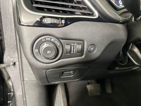 Used 2020 Jeep Cherokee Latitude Plus image 19