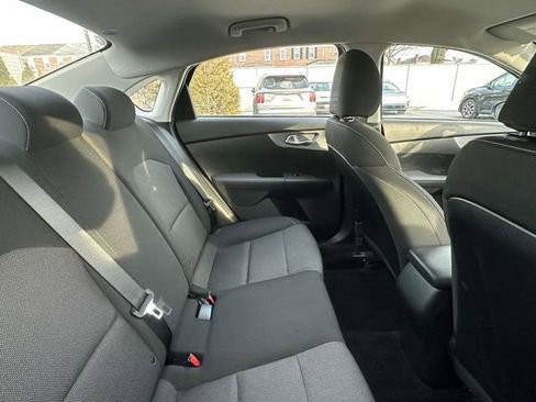 Used 2023 Kia Forte LXS w/ LXS Technology Package image 3