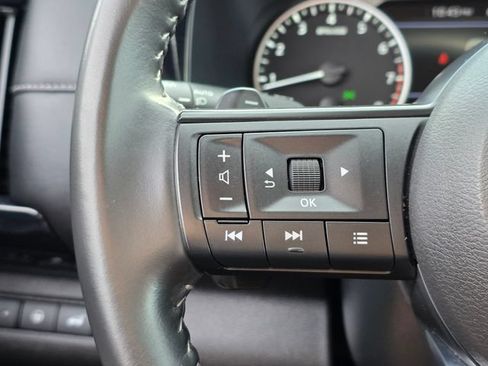 Used 2025 Nissan Pathfinder SV FWD image 26