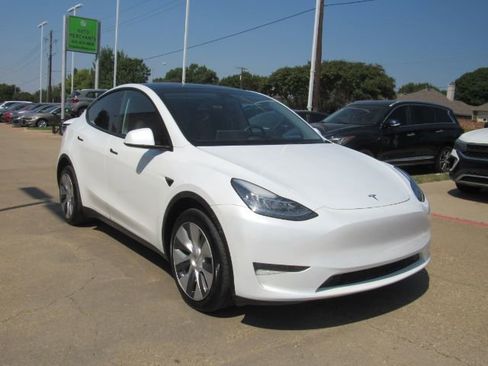 Used 2023 Tesla Model Y Long Range image 4