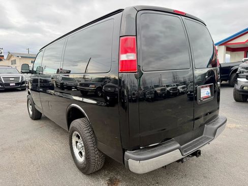 Used 2017 Chevrolet Express 2500 image 3