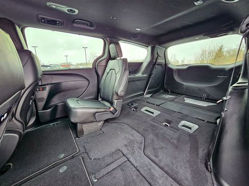 New 2026 Chrysler Pacifica Select FWD image 36