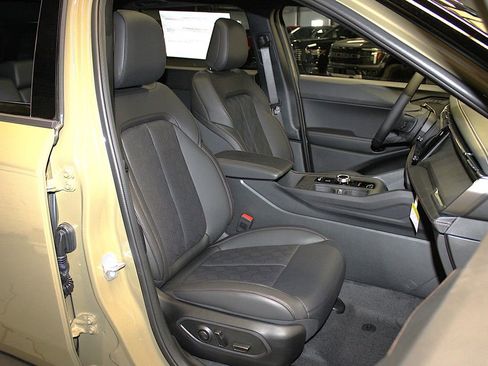 New 2026 Jeep Cherokee Overland w/ Advanced Pro Tech Group image 38