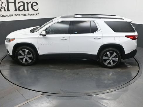 Used 2021 Chevrolet Traverse LT w/ LT Premium Package AWD/4WD image 46