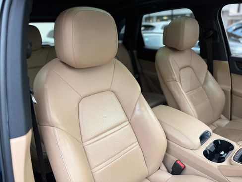Used 2020 Porsche Cayenne image 44