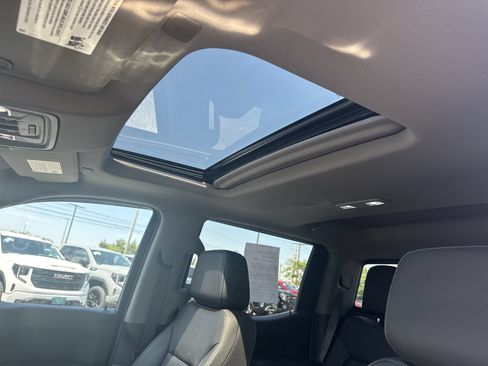 Used 2019 GMC Sierra 1500 SLT w/ SLT Premium Plus Package AWD/4WD image 19